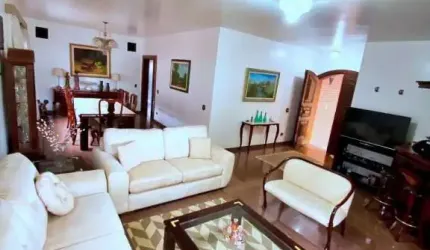 ÓTIMA CASA EM REGIÃO COMERCIAL, 03 DORMITÓRIOS!