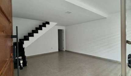 CASA TRIPLEX, 03 SUÍTES EM LOCALIZAÇÃO PRIVILEGIADA!