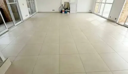 AMPLA COBERTURA EM PRÉDIO NOVO!