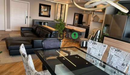 Apartamento com 149m2, 3 Suites, 4 banheiros 2 vagas demarcadas e deposito de 3m2