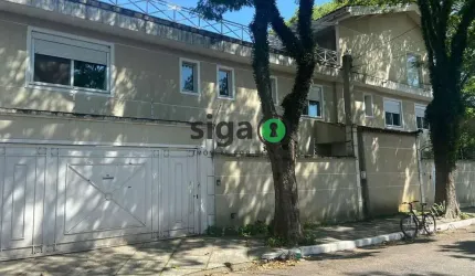 Sobrado em Moema - 250m², 4 quartos, 2 vagas á Venda !!