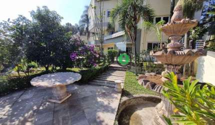 Casa a venda no Jardim Leonor com 4 quartos