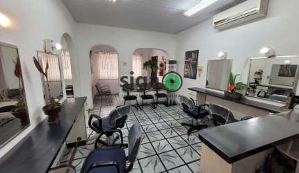 Casa térrea para locação e venda comercial em Pinheiros com 90m²