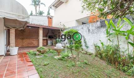 CASA Á VENDA , COM 327 m2 útil, 5 VAGAS GARAGEM