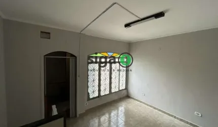 Casa Ampla com 260m², 6 quartos, 1 vaga - disponível para locação!