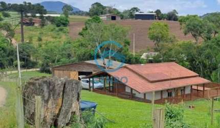 Chácara em Meio a Natureza com Piscina, Lagoa e Terreno de 2.900m² à venda em Alfredo Wagner/SC