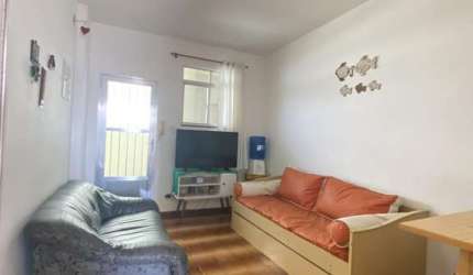 Apartamento na Guilhermina, semimobiliado com 1 quarto.