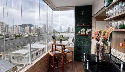 Apto 2 Quartos (1 Suíte) Canto Forte, Semimobiliado, Varanda Gourmet e Vista!