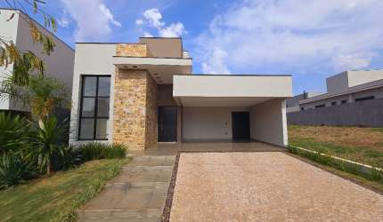 Casa térrea no condominio Alto do Castelo