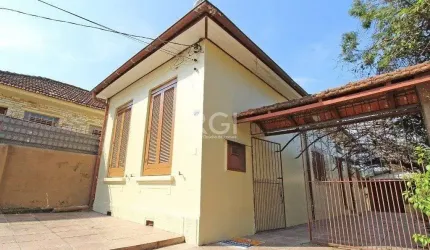 Casa para Venda - 90m², 2 dormitórios, 4 vagas - Teresópolis