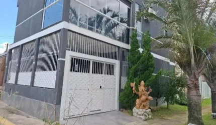 Casa com 2 dormitórios, no bairro Hípica