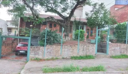Casa para Venda - 140m², 2 dormitórios, sendo 1 suites, 2 vagas - Medianeira