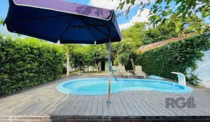Excelente casa de 130m² com 2 dormitórios e piscina.