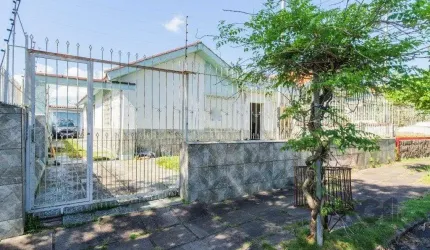 Casa com 3 dormitórios no bairro Tristeza