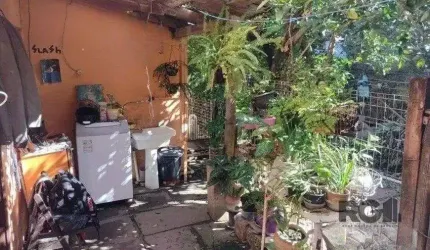 Casa de 2 dormitórios no bairro Cavalhada