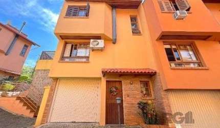Casa Condominio em Porto Alegre, no bairro Espírito Santo, com 3 dormitório(s), e 3 banheiros, à venda.