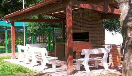 Apartamento com 2 Quartos,com box,no Bairro Humaitá