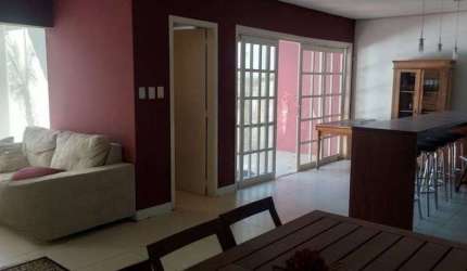Sobrado com, 3 quartos sendo 1 suíte com hidro, no bairro Glória.