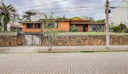 Casa com 3 quartos e 313m² à venda em Chácara das Pedras, Porto Alegre. Rua Joao Paetzel, Chácara Das Pedras, Porto Alegre