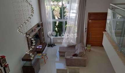 Casa tipo sobrado com quatro dormitórios