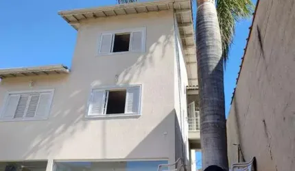 LINDO SOBRADO COM PISCINA PARA LOCAÇAO
