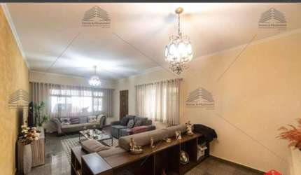 Sobrado de 210 m² a venda no São Lucas, com 3 dormitórios, sendo 1 suíte, 3 banheiros, cozinha planejada, sala ampla, lavanderia, área de serviço