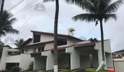 Casa alto padrão,Cond. Acapulco,Guarujá, 613 m², 04 quartos, 04 suites, 04 salas, lavabo, piscina, churrasqueira, 06 vagas, edicula para caseiro.