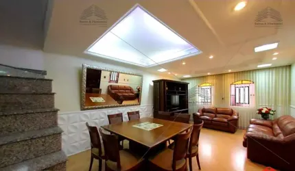 Sobrado 238m2 na Vila Barcelona, Terreno 10m x 20m, dormitórios,1 suíte master, lavabo, 3 banheiros, sala de estar, cozinha, copa, churrasqueir