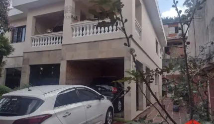 Sobrado de 315 m² a venda no Jardim Avelino, com 4 dormitórios sendo 1 suíte, 4 banheiros, 7 vagas de garagem, cozinha, lavabo, escritório, piscina