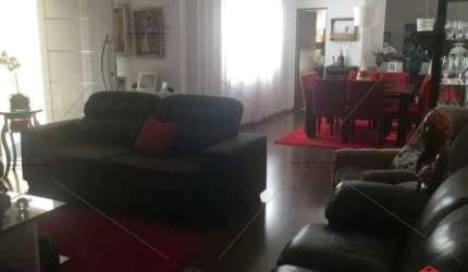 Casa 252 m² a venda na Vila Monumento, 4 dormitórios sendo 1 suíte com closet, 3 banheiros, lavanderia, área de serviço, moveis planejados, 2 vagas