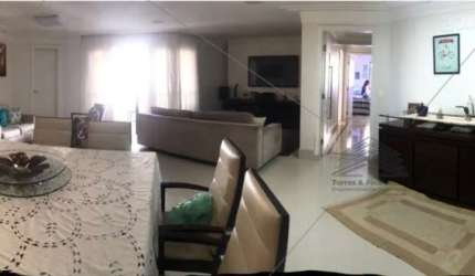 Apartamento de 157m² a venda no Anália Franco, com 3 dormitórios sendo 1 suíte, 4 banheiros, móveis planejados, mobiliado, varanda, 2 vagas de garagem