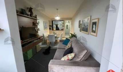 Apartamento à venda No Centro Todo Reformado com 86 metros, 2 quartos, 1 suíte, Sala ampla com Sacada, 2 banheiros, Cozinha Americana Planejada
