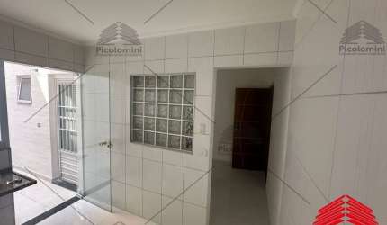 Apartamento 48m2 com quintal de área de serviço, bem iluminado, 2 dormitórios sendo 1 suíte, vaga de garagem, sala, condomínio super baixo