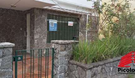 Sobrado a venda de 221 m² na Vila Mariana, 5 dormitórios, 3 banheiros, lavanderia, quintal, 2 vagas de garagem