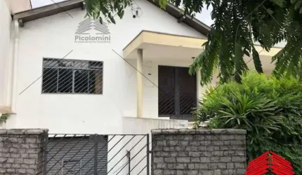 Sobrado a venda de 271 m² no Mirandópolis, 3 dormitórios, 1 suíte, 2 banheiros, lavanderia, área de serviço, quintal coberto, 2 vagas de garagem