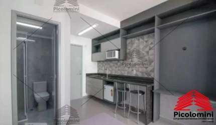 Studio no Centro mobiliado em frente o Metrô com 1 quarto, sala com cozinha e sacada, 1 banheiro, piscina, area gourmet, lavanderia