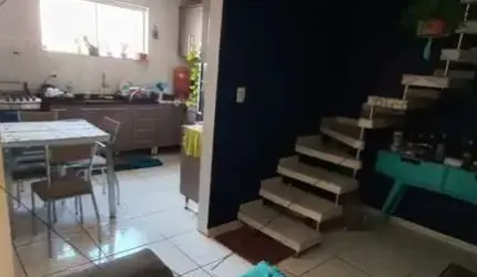 Sobrado à venda em São Caetano do Sul, 3 quartos, closet, 3 banheiros, lavanderia, salão, móveis planejados, garagem coberta.