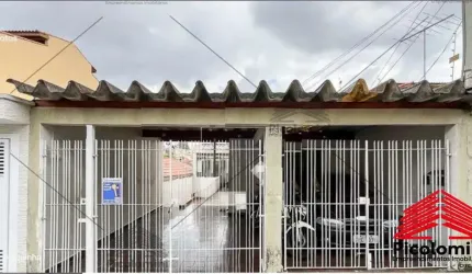 Casa a venda em São Caetano do Sul, 2 casas independentes, 2 vagas garagem coberta, 2 dormitórios, próximo a escolas e comércios.