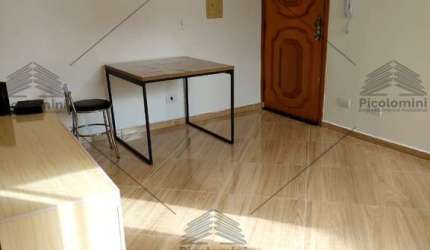 Apartamento a venda em Santo André, 2 dormitórios, banheiro, cozinha mobiliada, vaga de garagem coberta, área verde.