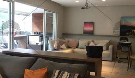 Apartamento de alto padrão coladinho ao parque Ibirapuera, SP. São 169 mts2, 3 suites, 3 vagas de garagem. É um sonho!
