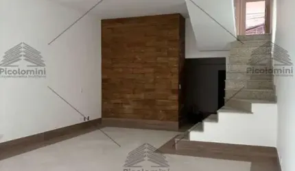 Sobrado à Venda na Saúde, 3 quartos, 3 suítes, sala 3 ambientes com sacada, 4 banheiros, lavabo, lareira, 4 vagas, 220m². quintal com espaço gourmet