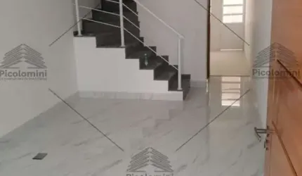 Sobrado novíssimo: 2 suítes com box nos banheiros, lavabo, quarto empregada com banheiro, 2 vagas garagem, piso frio, portão automático
