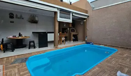 Venha conhecer esta incrível casa térrea em uma rua tranquila e segura em bairro planejado e com total infraestrutura!