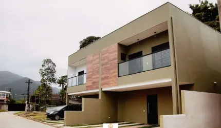 Casa - 3dorm/3suítes - 156,15m² - 2 vagas - Jardim Carolina, Ubatuba-SP