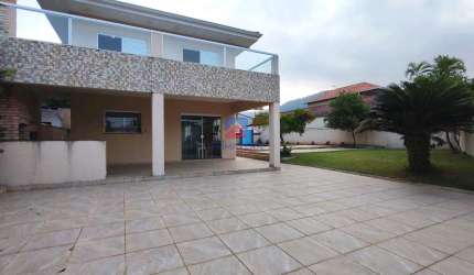 560 m²|04 Dormitórios|Piscina com 50 m²|200 metros da Praia