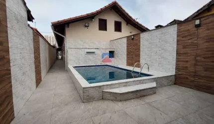 Casa com Piscina|150 metros da Praia|2 Dormitórios|R$ 580.000,0