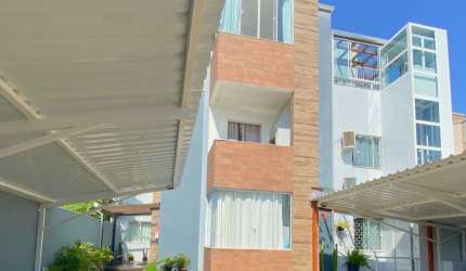 APARTAMENTO TÉRREO SEMIMOBILIADO A APENAS 380M DO MAR EM BALNEÁRIO PIÇARRAS-SC