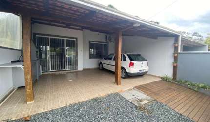 CASA COM 2 DORMITÓRIOS SENDO 1 SUÍTE EM ÓTIMA LOCALIZAÇÃO EM BALNEÁRIO PIÇARRAS-SC
