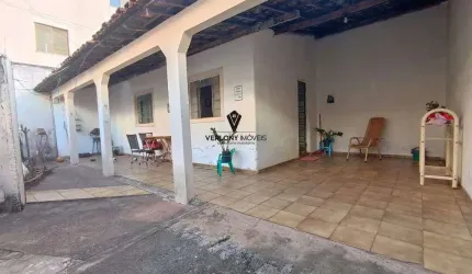 Casa simples bem localizado no bairro Santa Monica.
