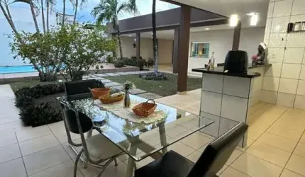 Essa casa é pra você que está buscando uma casa linda com 5 quartos no CAMPOS ELISEOS -PLANALTO. Financia!